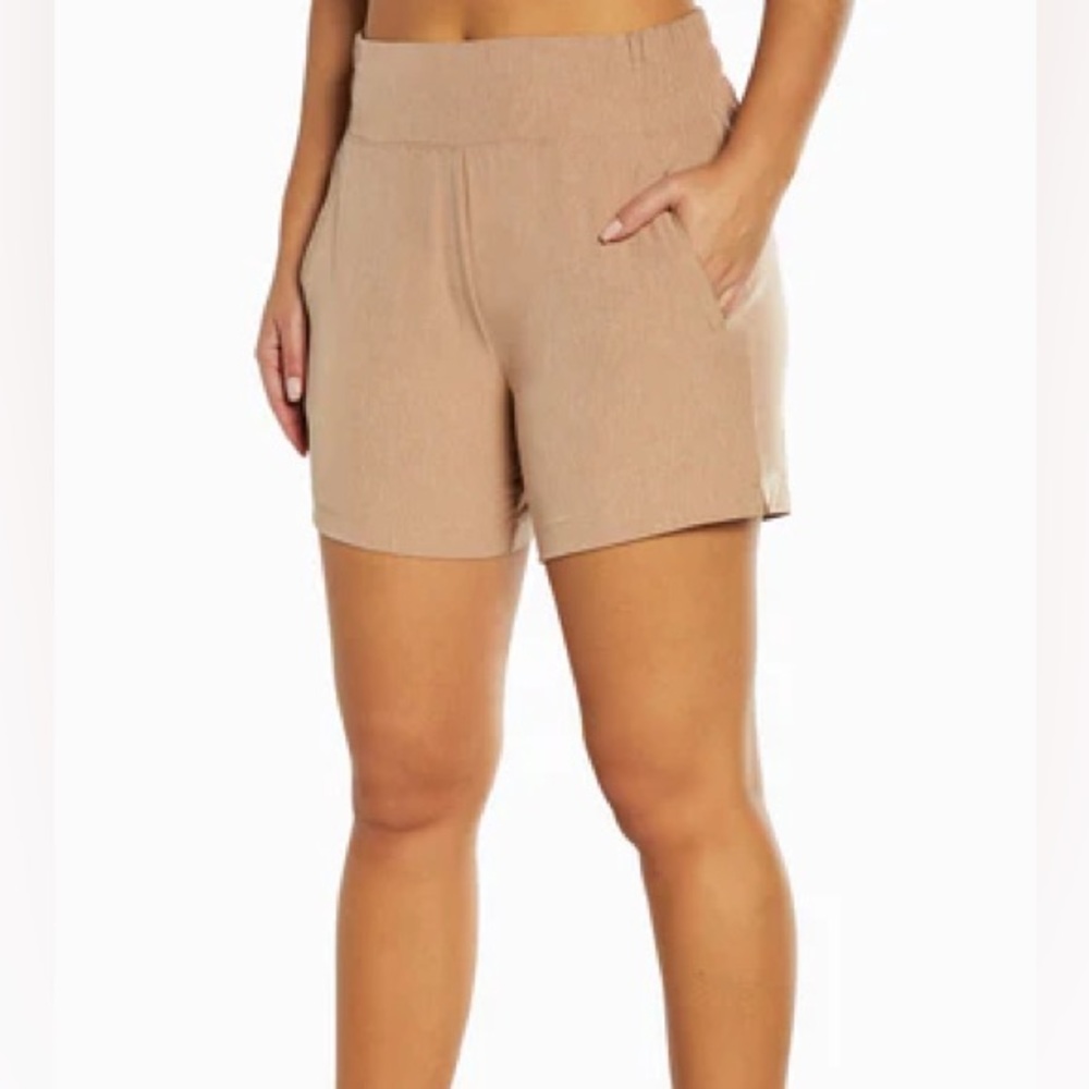 NWT! MARIKA Finley 5” Shorts For all Activities in Warm Taupe Size Small